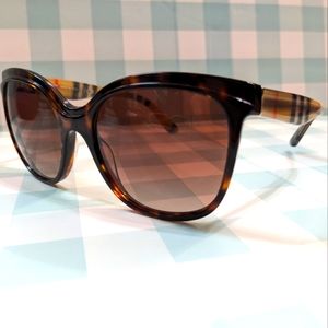 Burberry sunglasses Dark Havana BE4270F